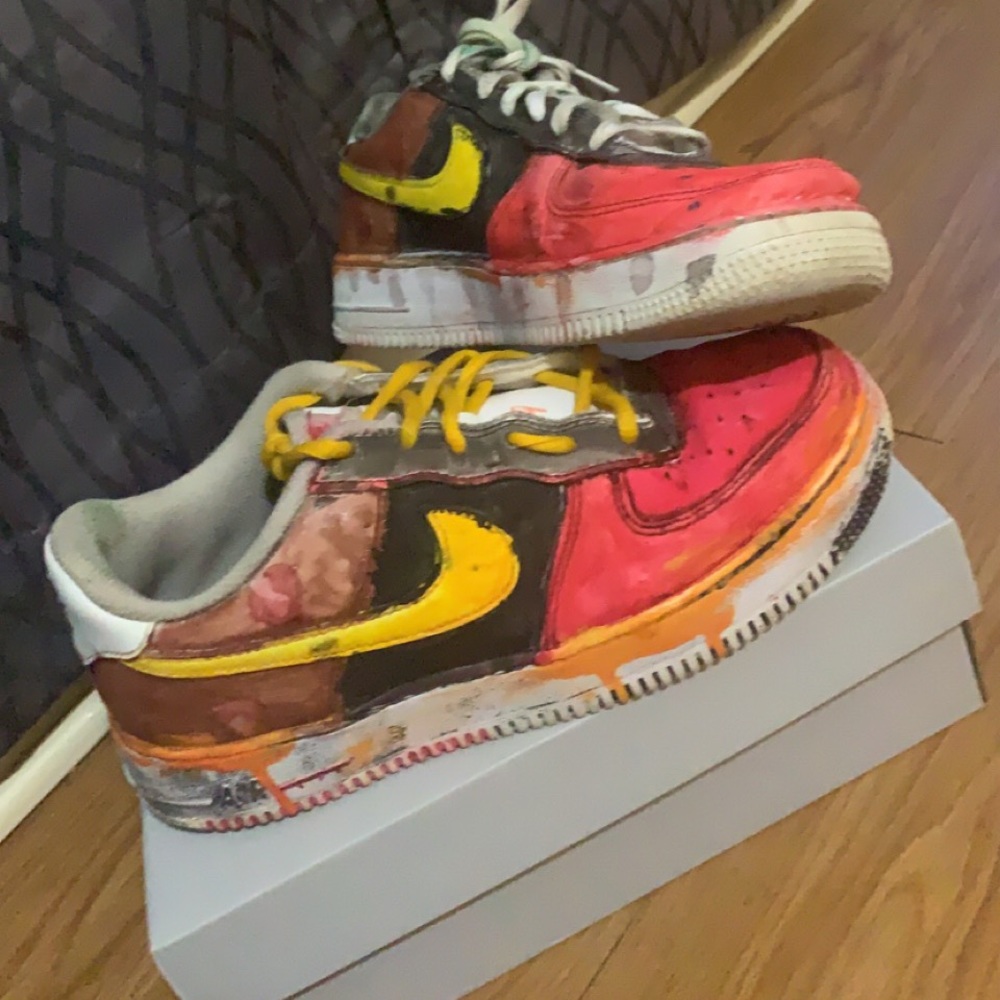 Air Force 1’s my lil sister colored on 🤦🏽‍♀️